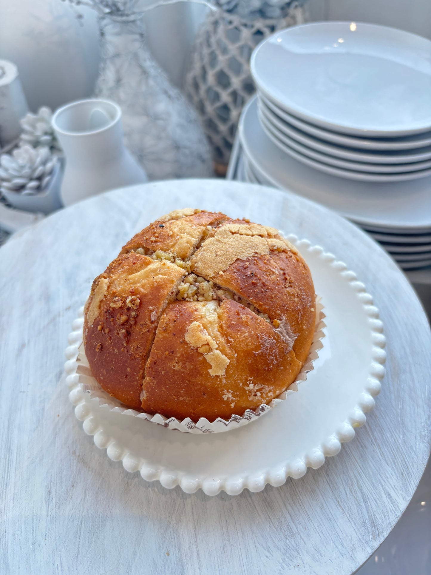 Walnut chocolate brûlée bun