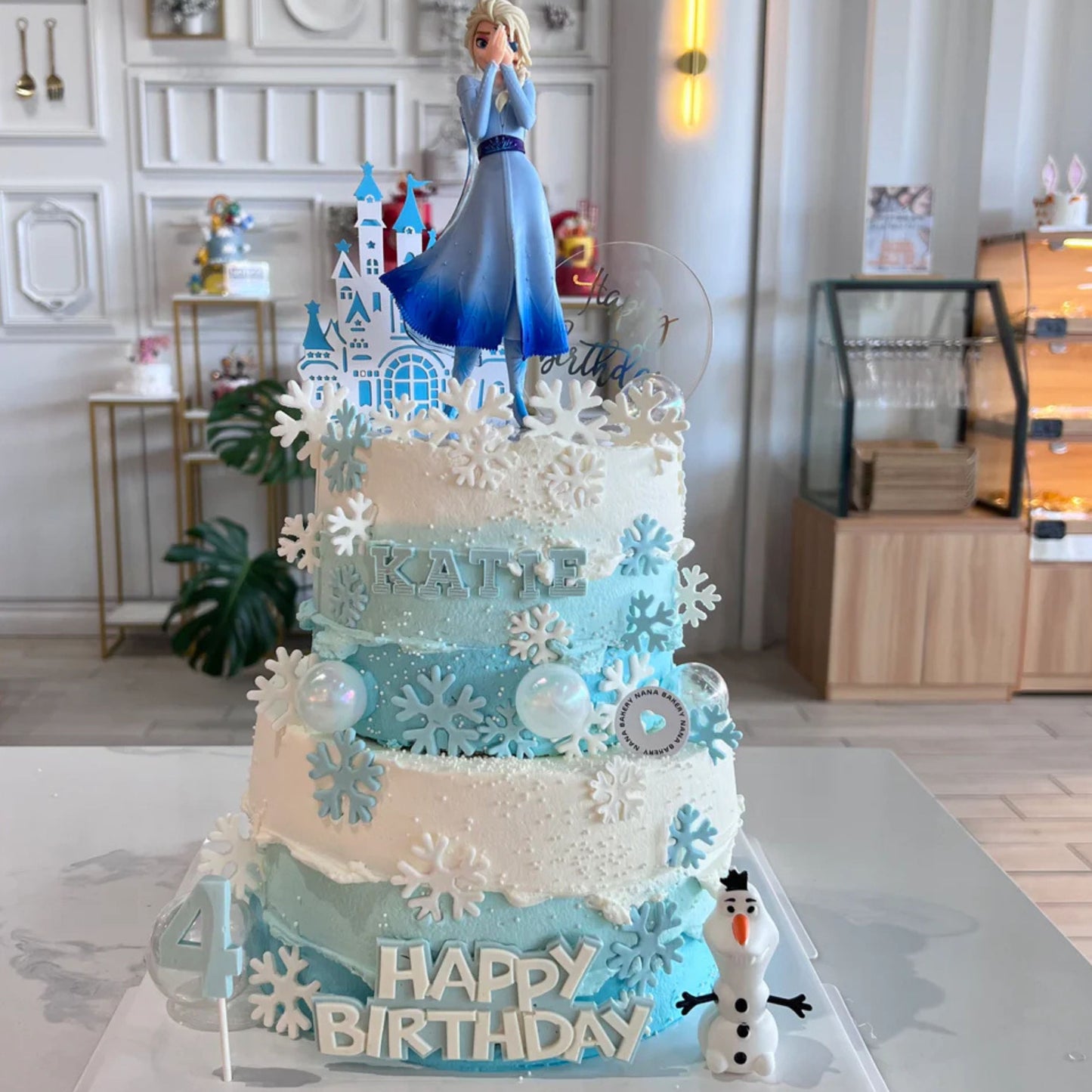 冷凍艾莎形狀訂製蛋糕
