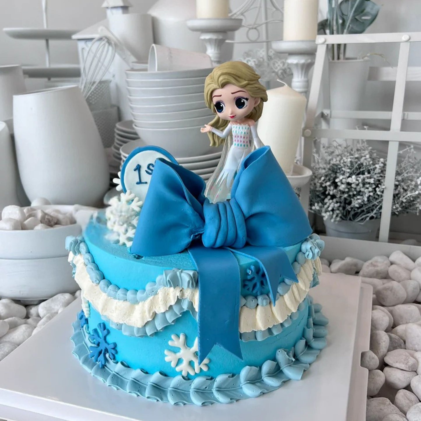 Frozen Elsa Bow Cake
