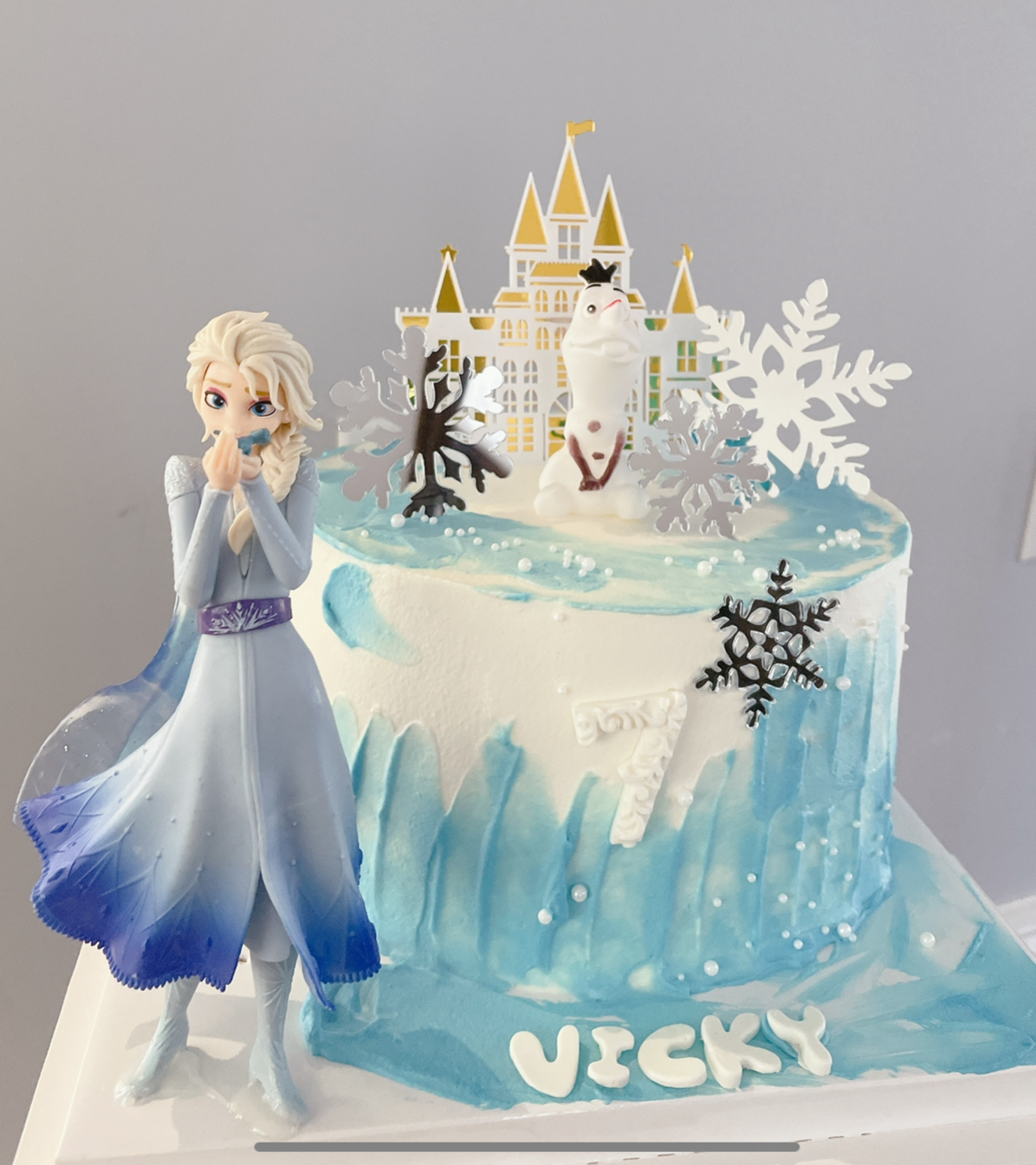 冷凍艾莎和奧拉夫蛋糕