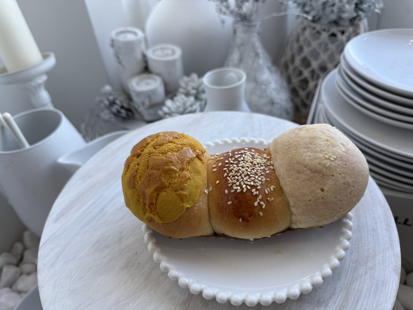 Mix Bun (Pineapple, Coconut, Lemon)