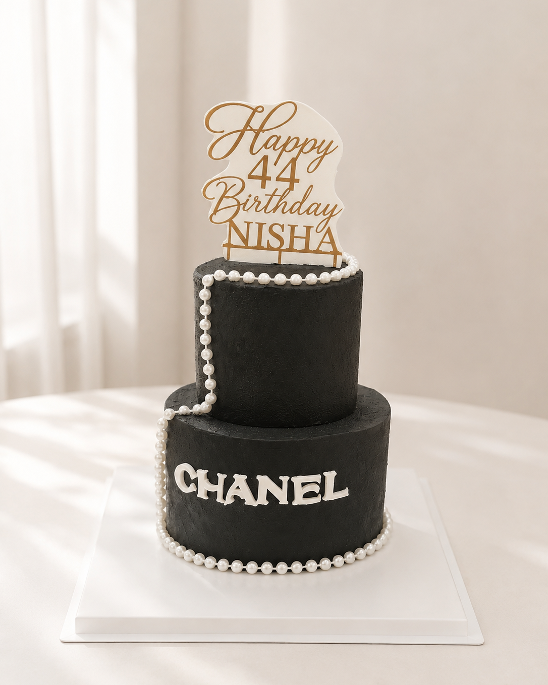 Noir & Pearl Cake